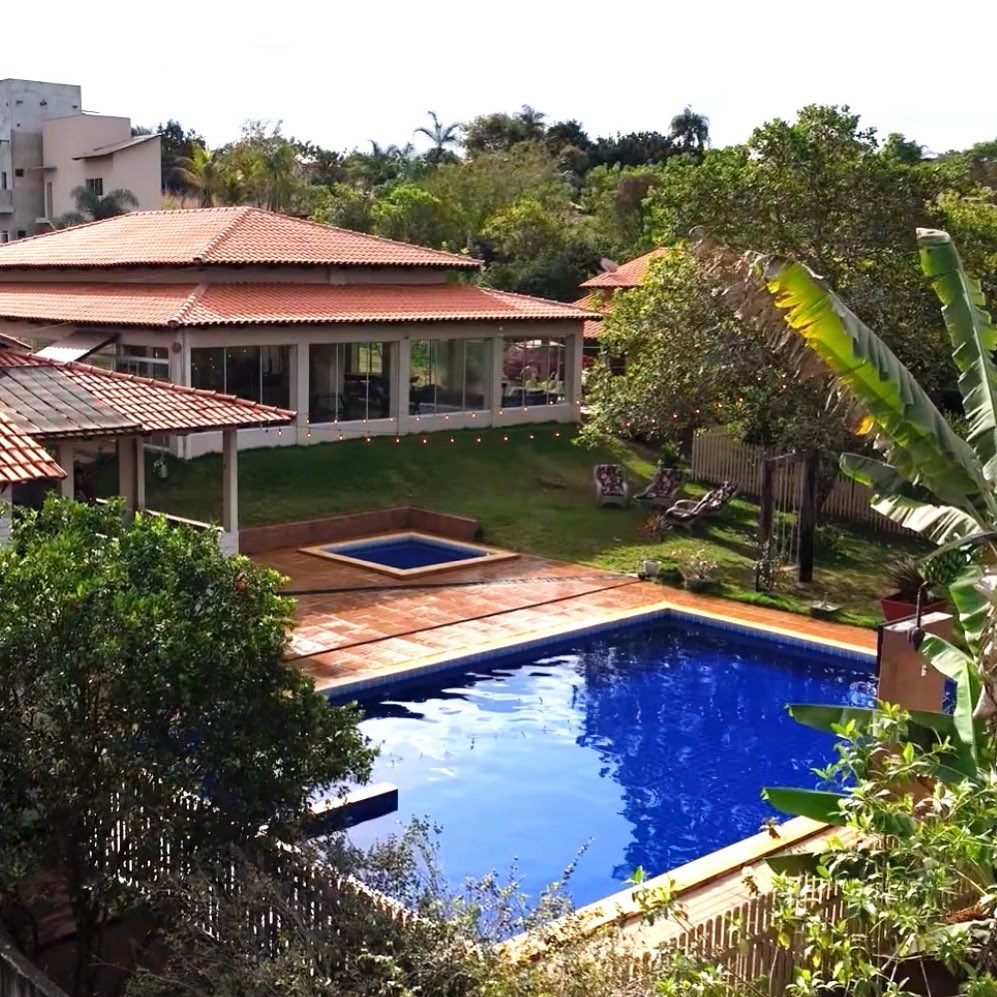Entardecer na Piscina - Chácara para eventos em Aparecida de Goiânia